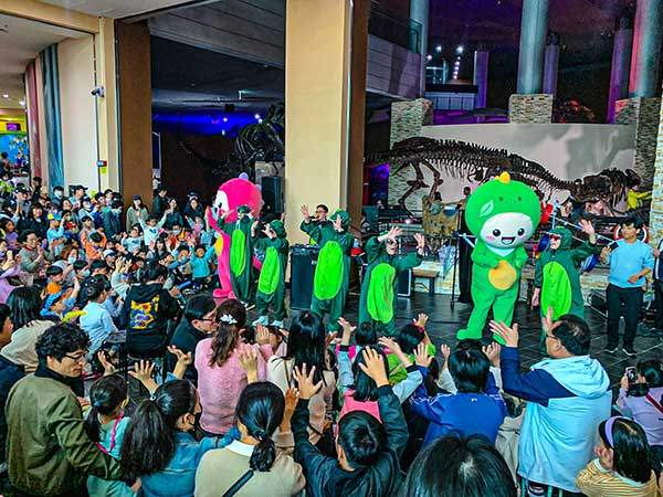 공룡을 주제로 한 다양한 프로그램이 실내외에서 진행된다. 봄나들이를 겸한 추억 만들기에 안성맞춤이다. &nbsp;&nbsp;