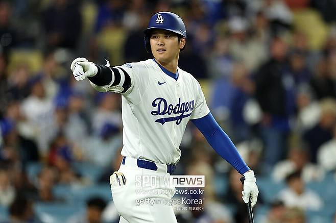 ▲ 17일(한국시간) 미국 캘리포니아주 로스앤젤레스 다저스타디움에서 열린&nbsp;2025 메이저리그 콜로라도 로키스와 경기에 1번 지명타자로 출전한 오타니는 홈런을 포함해 5타수 2안타 2타점 맹타로 8-7 승리를 이끌었다.