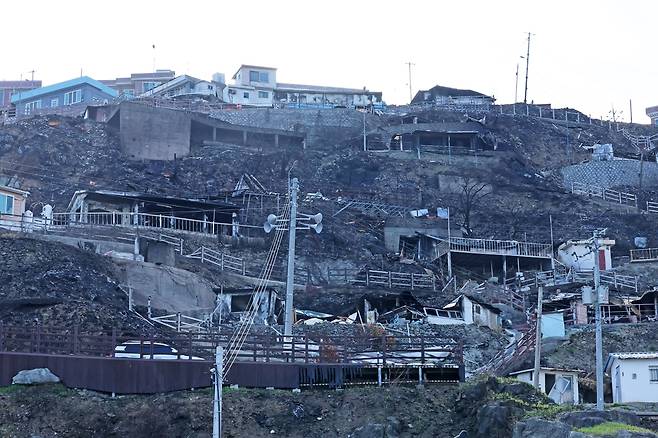 산불 피해를 당한 영덕군 영덕읍 석리 따개비마을 [촬영 손대성]