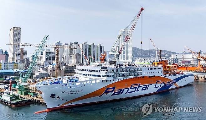 국내 첫 크루즈페리 팬스타미라클호 [연합뉴스 자료사진]