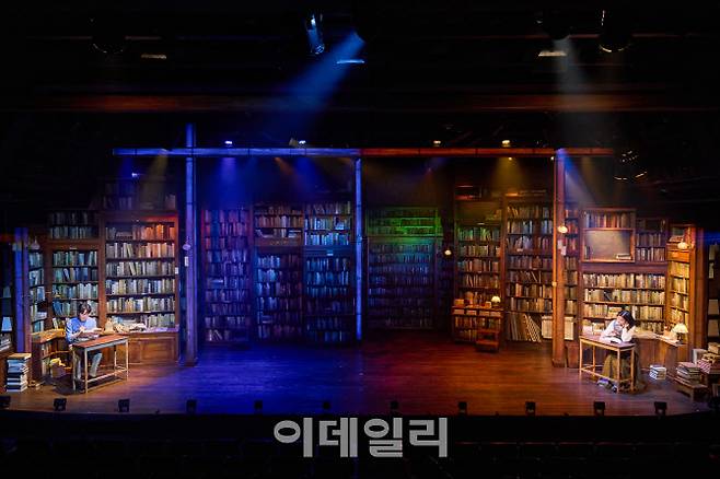 (사진=이모셔널씨어터)