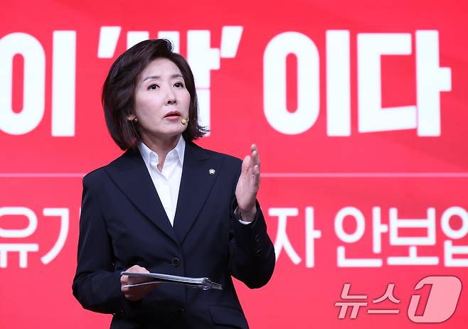 나경원 국민의힘 대선 경선 후보가 18일 서울 강서구 ASSA 아트홀에서 열린 ‘제21대 대통령 후보자 국민의힘 1차 경선 후보자 비전대회’에서 비전 발표를 하고 있다. (공동취재) 2025.4.18/뉴스1 ⓒ News1 이재명 기자