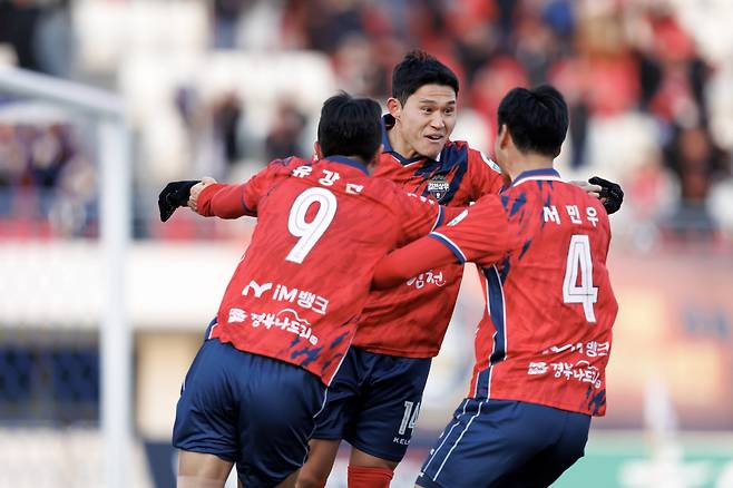 김천종합운동장/ K리그1/ 김천상무프로축구단 vs  강원FC/ 김천 이동경 득점/ 골 세레머니/ 사진 김재훈