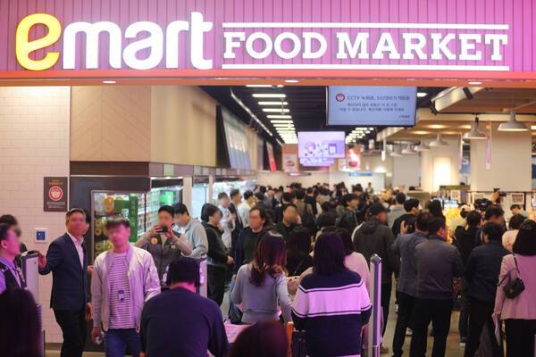 이마트가 지난 17일 서울 강동구 고덕 강일지구에 '이마트 고덕 푸드마켓'을 오픈했다. /이마트