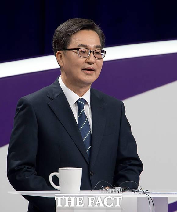 김 후보는 "대통령에 당선이 안 됐기 때문에 약속을 지키기 어렵다는 말에는 공감하기 어렵다"며 "당선이 됐든 안됐든 각자의 위치에서 분권형 대통령제와 정치개혁에 대해 노력하는 것이 정치인의 도리라고 생각한다"라고 말했다. /국회사진취재단