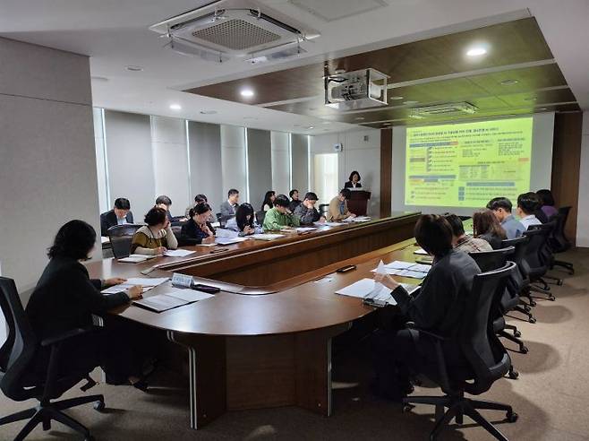 18일, 춘천시청 중회의실에서 열린 ‘AI·데이터 컨설팅 용역 착수보고회’ 모습. 사진=춘천시청 제공