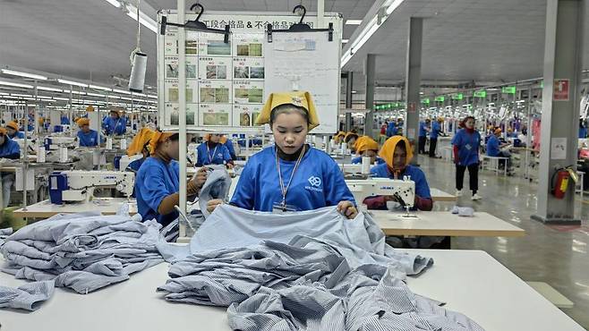 중국 기업들이 미국 대신 새로운 시장을 찾아 나선 가운데 동남아시아 국가들은 그 최전선에 서 있다