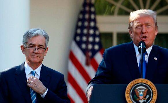 왼쪽부터 제롬 파월 미국 연방준비제도(Fed·연준) 의장과 도널드 트럼프 미 대통령. /AP연합