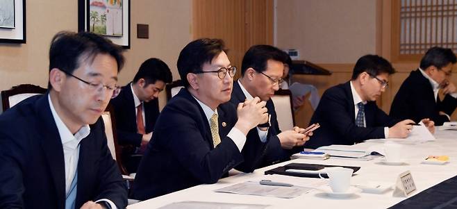 김범석 기획재정부 차관이 17일 서울 종로구 정부서울청사에서 열린 '제2차 통상현안 관련 범정부 국내대응 전담반 회의'를 주재하고 있다. (ⓒ뉴스1, 무단 전재-재배포 금지)