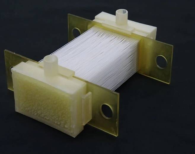 도쿄대 연구진이 배양육 제조에 사용한 반투과성 중공섬유 튜브. 도쿄대 제공