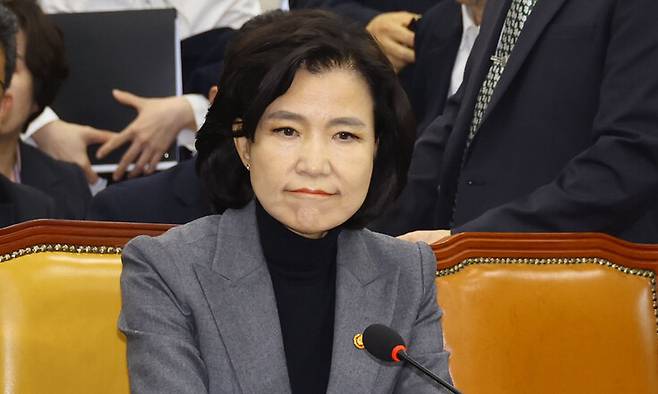 이진숙 방송통신위원장이 18일 국회에서 열린 과학기술정보방송통신위원회 현안질의에 출석해 의원 질의를 듣고 있다. 윤운식 선임기자 yws@hani.co.kr