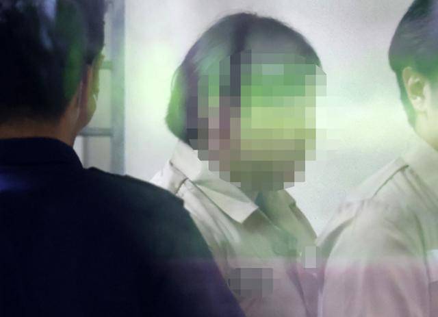 2023년 6월 부산고법에서 20년형을 선고받은 뒤 호송차에 오르고 있는 돌려차기 사건 가해자. 연합뉴스