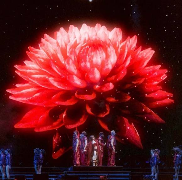 지난 13일(현지시간) 제니는 코첼라에서 총 13곡을 약 50분간 쉼 없이 이어가며 관객과 호흡했다. 사진은 제니의 코첼라 무대. [사진=제니 인스타그램]