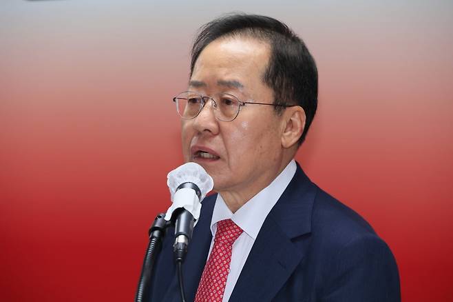 홍준표 국민의힘 대선 경선 후보가 18일 오전 서울 여의도 선거사무소에서 사회·교육·문화 분야 비전 발표 기자회견을 하고 있다. /뉴스1