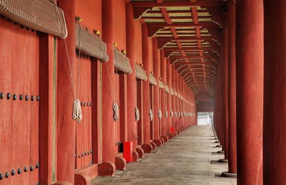 Sinsil, or spirit chambers, inside Jeongjeon, the Main Hall of Jongmyo Shrine in Jongno District, central Seoul. [KOREA HERITAGE SERVICE]