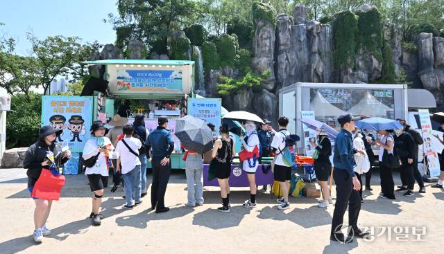 인천경찰청 홍보 부스. 올해도 끝나고 보나요?