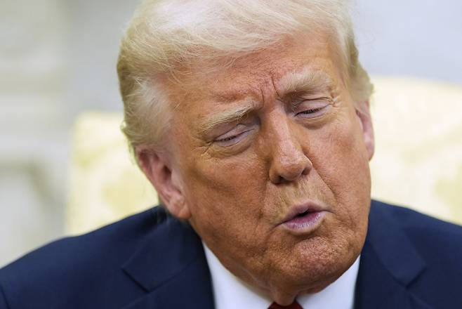 도널드 트럼프 대통령이 17일(현지시간) 워싱턴 백악관 집무실에서 이탈리아의 조르자 멜로니 총리와 만나 연설하고 있다. [AP]