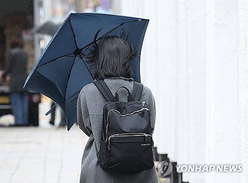 비바람 부는 서울 [연합뉴스 제공]