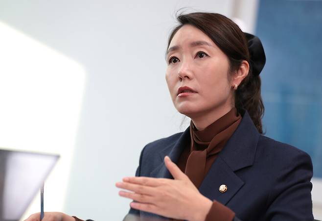 강선우 더불어민주당 의원이 4월15일 오후 서울 여의도 국회 의원회관에서 시사저널과 인터뷰를 하고 있다. ⓒ시사저널 박은숙