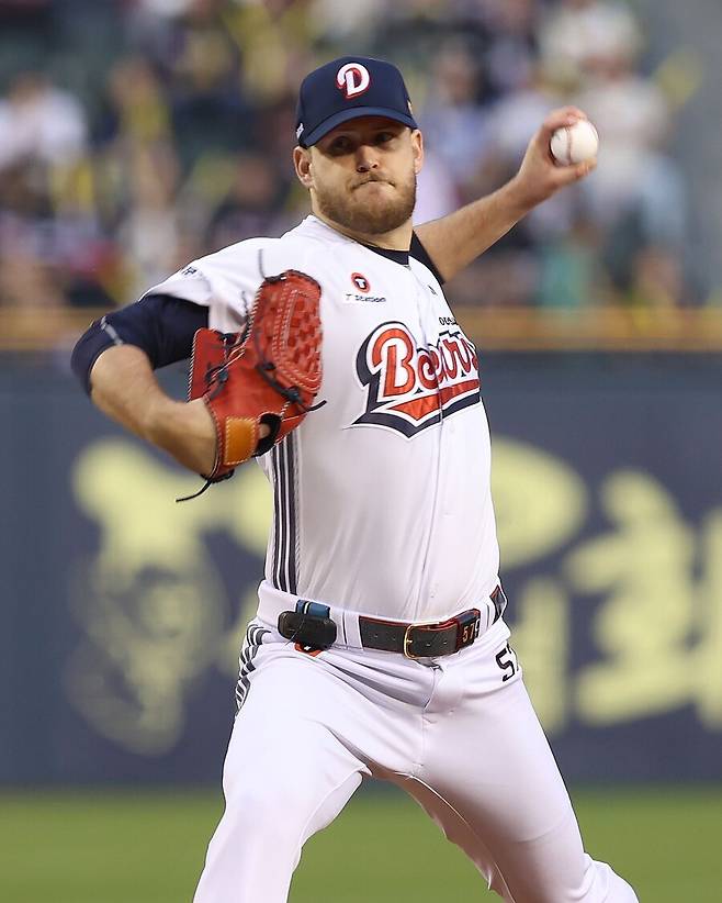 ▲ 6.1이닝 1실점 호투로 시즌 3승째를 거둔 두산 콜어빈 ⓒ두산베어스