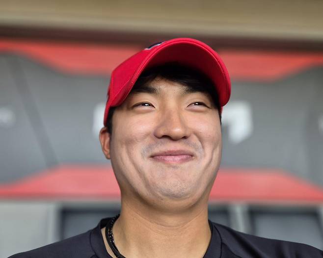 KIA 타이거즈 투수 김도현 (광주=연합뉴스) 김경윤 기자 = KIA 타이거즈 선발 투수 김도현이 17일 광주 기아챔피언스필드에서 인터뷰한 뒤 웃고 있다. 2025.4.18. cycle@yna.co.kr