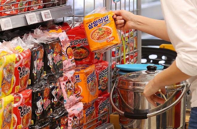 서울의 한 대형마트에 진열된 삼양식품 제품. (사진=연합뉴스)