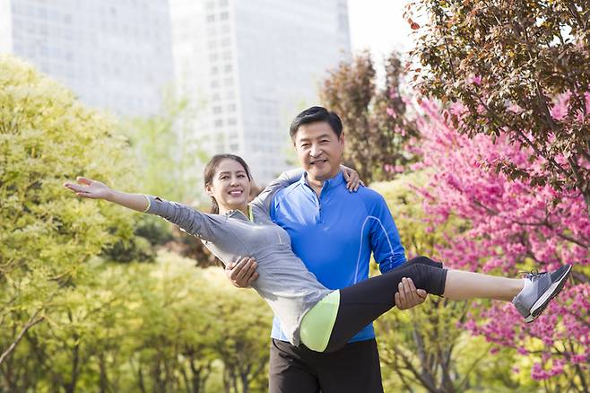 콜레스테롤과 혈압을 적정 수준으로 낮추면 심혈관 질환 위험이 낮아지고, 면역력이 증강되는 등 몸에 좋은 변화가 일어난다. [사진=게티이미지뱅크]