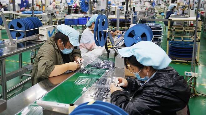 중국의 독보적인 공급망은 폭스콘과 같은 해외 제조업체들이 생산 거점으로 선택하는 이유 중 하나다