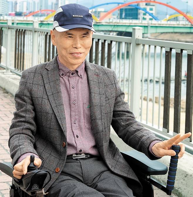 이병길 강원도지체장애인협회 홍천군지회 부지회장은 26년간 1억5000만원을 기부했다. /이병길씨 제공