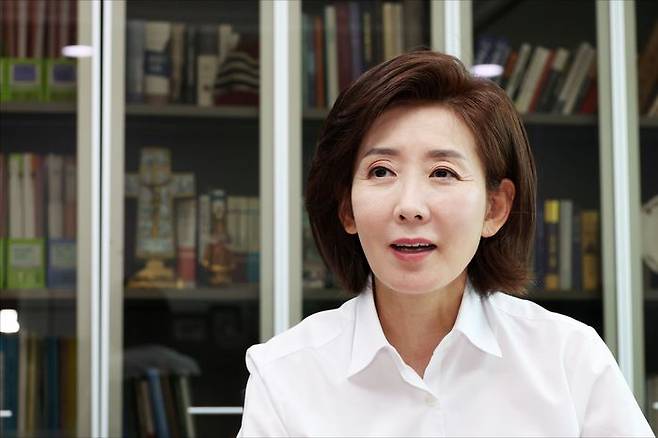 21대 대선 출마에 나선 나경원 국민의힘 대선 경선 후보가 18일 오후 의원회관에서 데일리안과 인터뷰를 하고 있다. ⓒ데일리안 홍금표 기자
