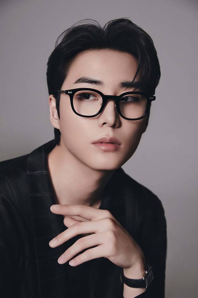 아이웨어 브랜드 리끌로우 뮤즈 영케이.