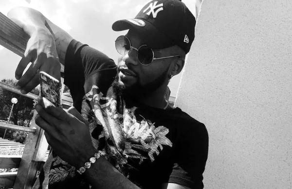 현재 폐쇄된 아론 부펜자의 개인 소셜 미디어 계정 사진