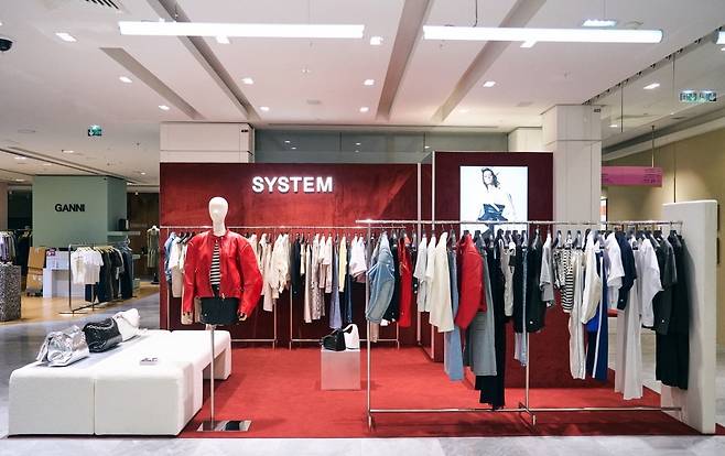 시스템 갤러리 라파예트 팝업 스토어 매장 전경. 한섬 제공