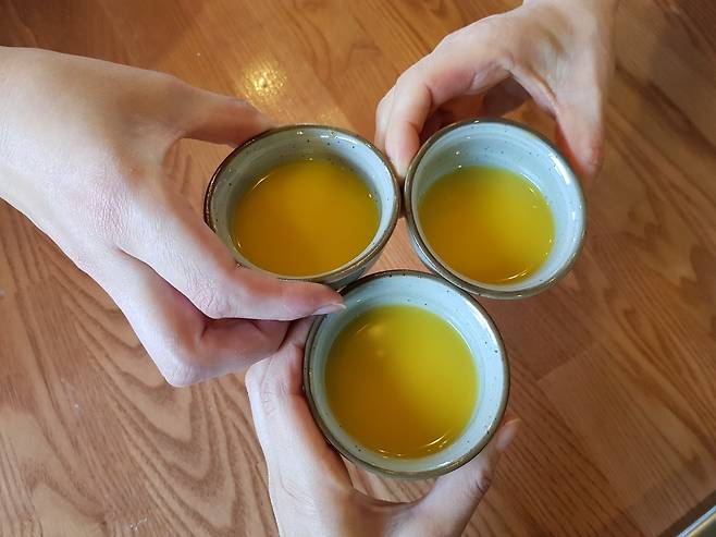 Kabocha squash-flavored makgeolli served for tasting after the hands-on class at Suguk (Suguk)