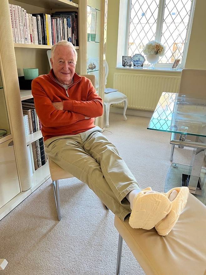 Joe Foster wears Syntilay slides. (Syntilay)