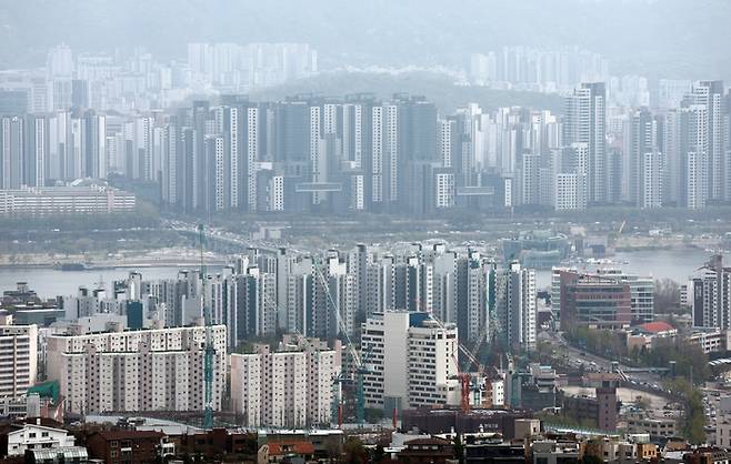 남산에서 바라본 서울 시내 아파트 단지. 2025.4.17 [사진 = 연합뉴스]