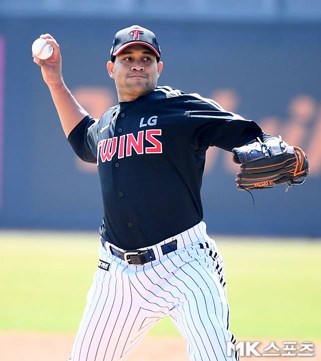 LG 치리노스는 18일 경기에서 SSG 타선을 완벽히 봉쇄했다. 사진=천정환 기자