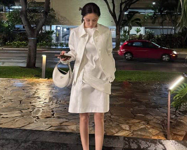 효민이 올화이트 의상으로 깨끗한 이미지를 보여주고 있다. / 효민 SNS 캡처