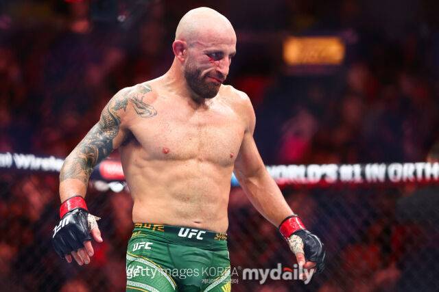 볼카노프스키가 UFC 314에서 디에구 로페스를 노려보고 있다. /게티이미지코리아