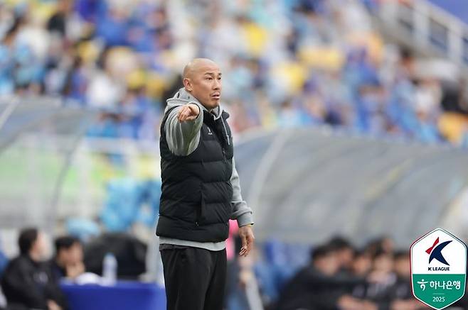 [서울=뉴시스]K리그2 화성 차두리 감독. (사진=한국프로축구연맹 제공)