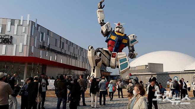 오사카 박람회장에서 가장 인기 있는 파빌리온 중 하나인 건담관. 국재일 아나운서