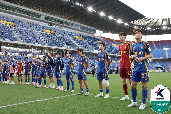 ▲ 울산은 19일 오후 2시 울산문수경기장에서 열린 2025 하나원큐 K리그1 9라운드에서 강원에 1-2로 졌다. 2013년 3월부터 홈에서 만큼은 한번도 강원에 패배하지 않았고 16연승을 기록했지만, 이날 패배로 12년 만에 홈 패배 불명예 기록을 안게 됐다. ⓒ한국프로축구연맹