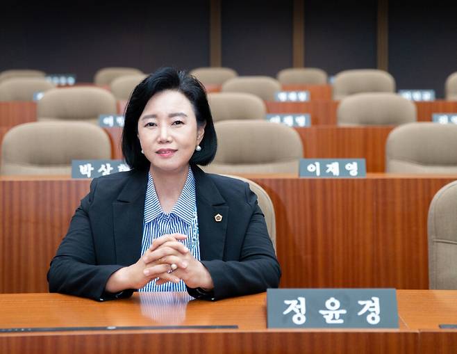 ▲ 경기도의회 본회의장에 앉아 있는 정윤경 경기도의회 부의장 모습./사진제공=경기도의회