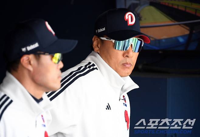 20일 잠실구장에서 열린 두산 베어스와 KIA 타이거즈의 경기. 두산 이승엽 감독이 경기를 지켜보고 있다. 잠실=박재만 기자 pjm@sportschosun.com/2025.04.20/