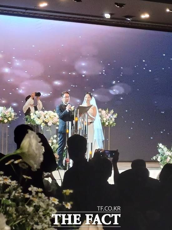 심현섭 정영림 결혼식은 거대한 축제같은 이벤트를 방불케 했다. 가족과 친지, 연예계 선후배 등 1000여명이 넘는 하객들이 몰려 '특별한 결혼'을 축하했다. /강일홍 기자