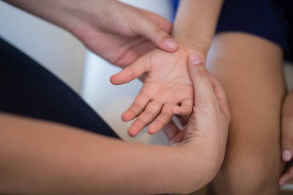 청소년 전신경화증의 일부 증상은 일상생활 속에서 포착 가능하기 때문에 평소 보호자와 의료진의 세심한 관찰이 필요하다./사진=클립아트코리아