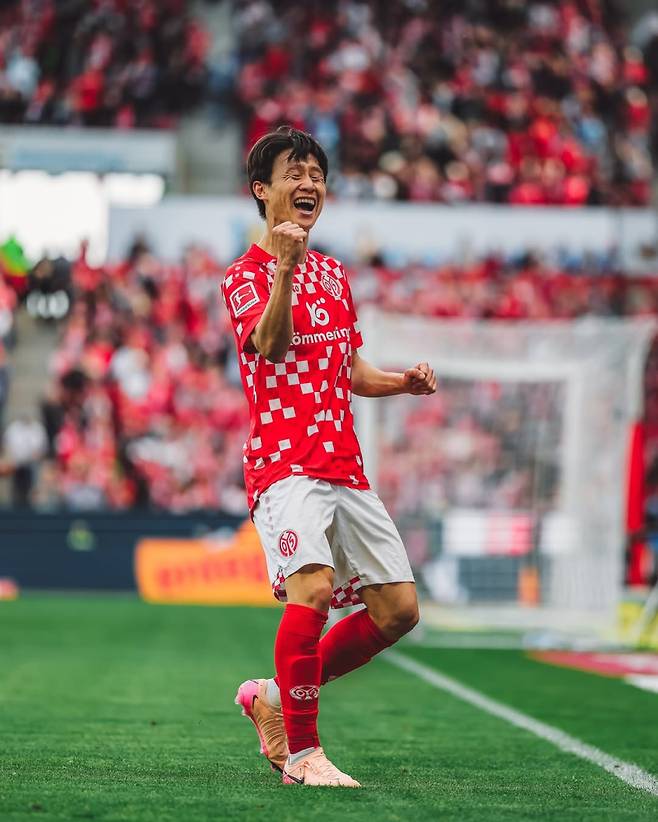 19일 볼프스부르크전 시즌 7호 골을 넣고 환호하는 마인츠 이재성. 사진=마인츠 SNS