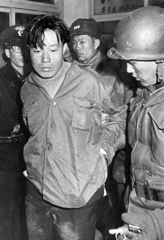 장홍근 중앙일보 기자가 1968년 1월 22일 새벽에 찍은 김신조 모습. 중앙포토