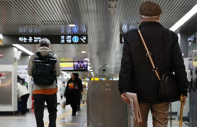 사진은 6일 지하철 1호선 종로5가역 승강장 입구 모습. 연합뉴스