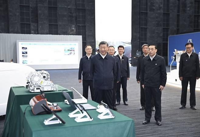 작년 10월 17일 허페이 빈후 과학단지를 시찰 중인 시진핑 중국 주석/신화=뉴시스